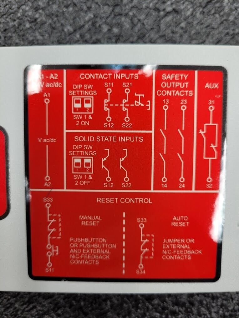 Banner UM-FA-11A Universal Input Safety Relay Module 24V AC/DC, 250V/7A Contacts