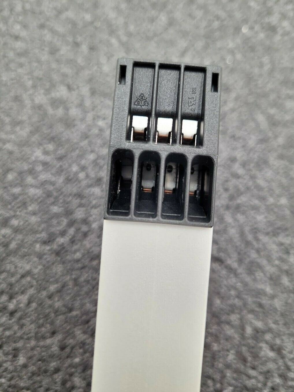 Banner UM-FA-11A Universal Input Safety Relay Module 24V AC/DC, 250V/7A Contacts