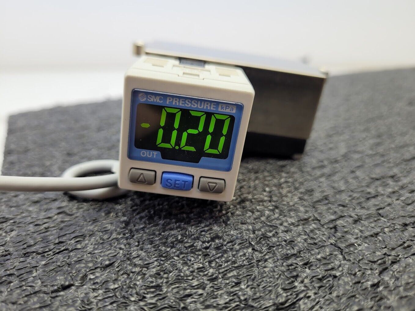 SMC ZSE30-T1-26 Vacuum Pressure Switch 1-5VDC Sensor Output 8mm 6mm Input Output