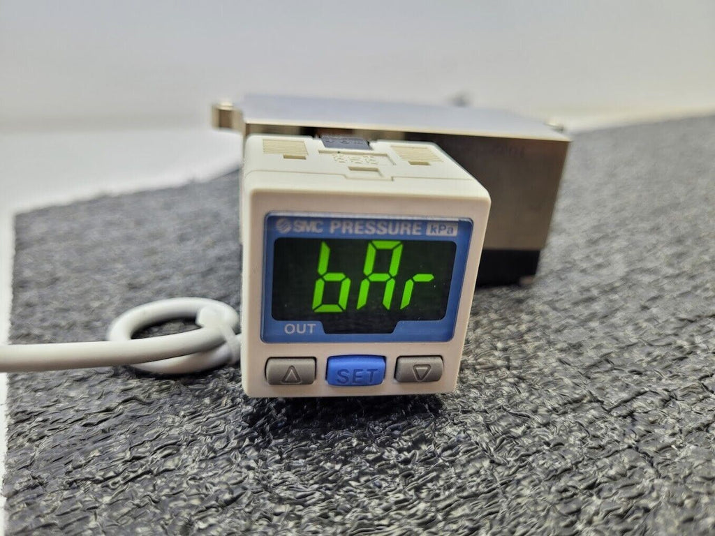 SMC ZSE30-T1-26 Vacuum Pressure Switch 1-5VDC Sensor Output 8mm 6mm Input Output