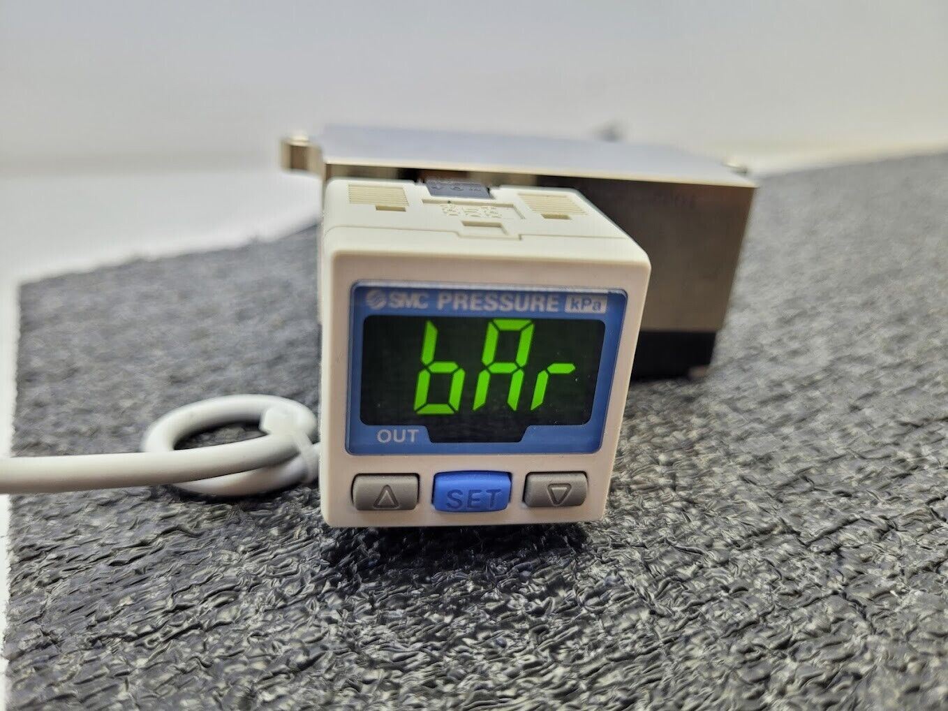 SMC ZSE30-T1-26 Vacuum Pressure Switch 1-5VDC Sensor Output 8mm 6mm Input Output