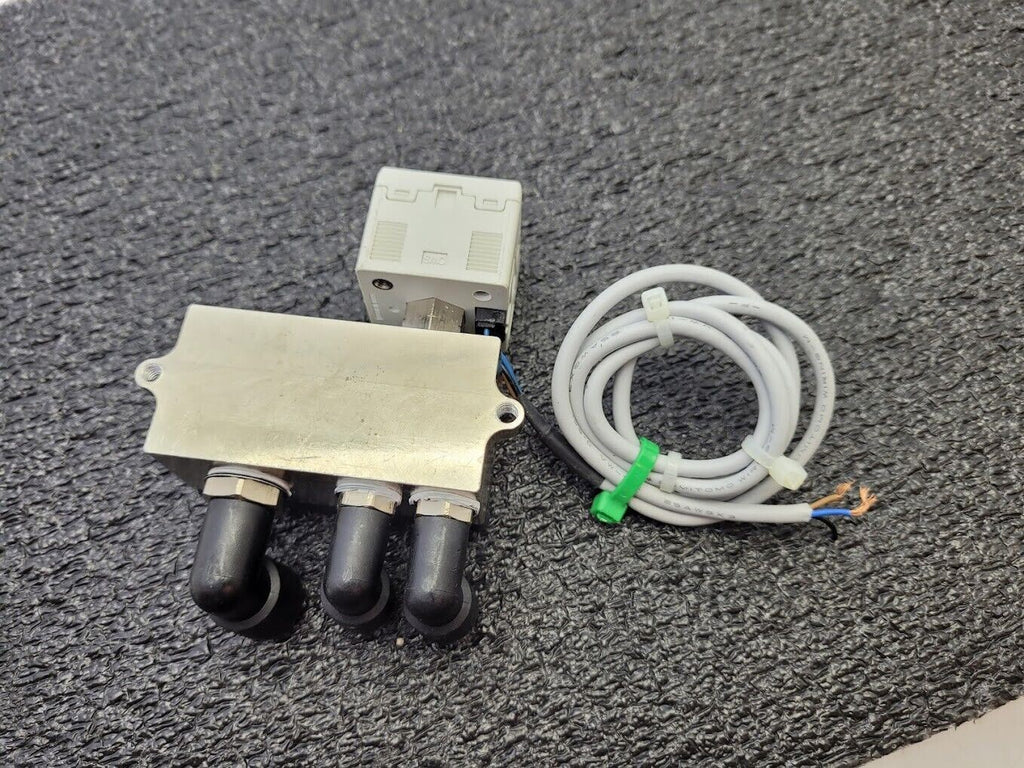 SMC ZSE30-T1-26 Vacuum Pressure Switch 1-5VDC Sensor Output 8mm 6mm Input Output