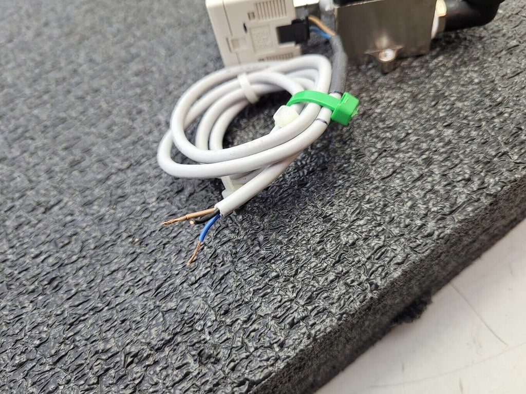 SMC ZSE30-T1-26 Vacuum Pressure Switch 1-5VDC Sensor Output 8mm 6mm Input Output