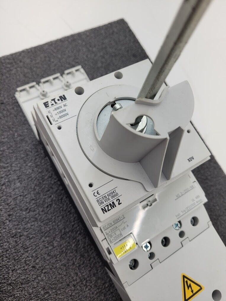 Eaton Moeller NS 2-200-NA Circuit Breaker Mains Switch 3 Phase NZM 2 Rotary