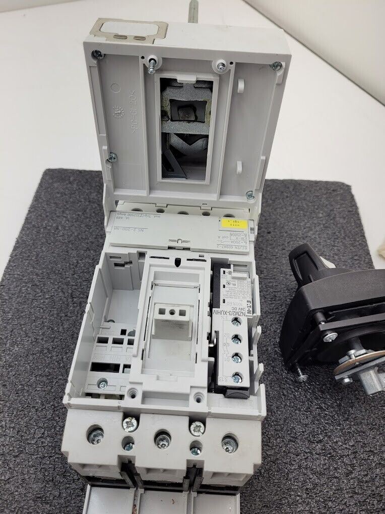 Eaton Moeller NS 2-200-NA Circuit Breaker Mains Switch 3 Phase NZM 2 Rotary