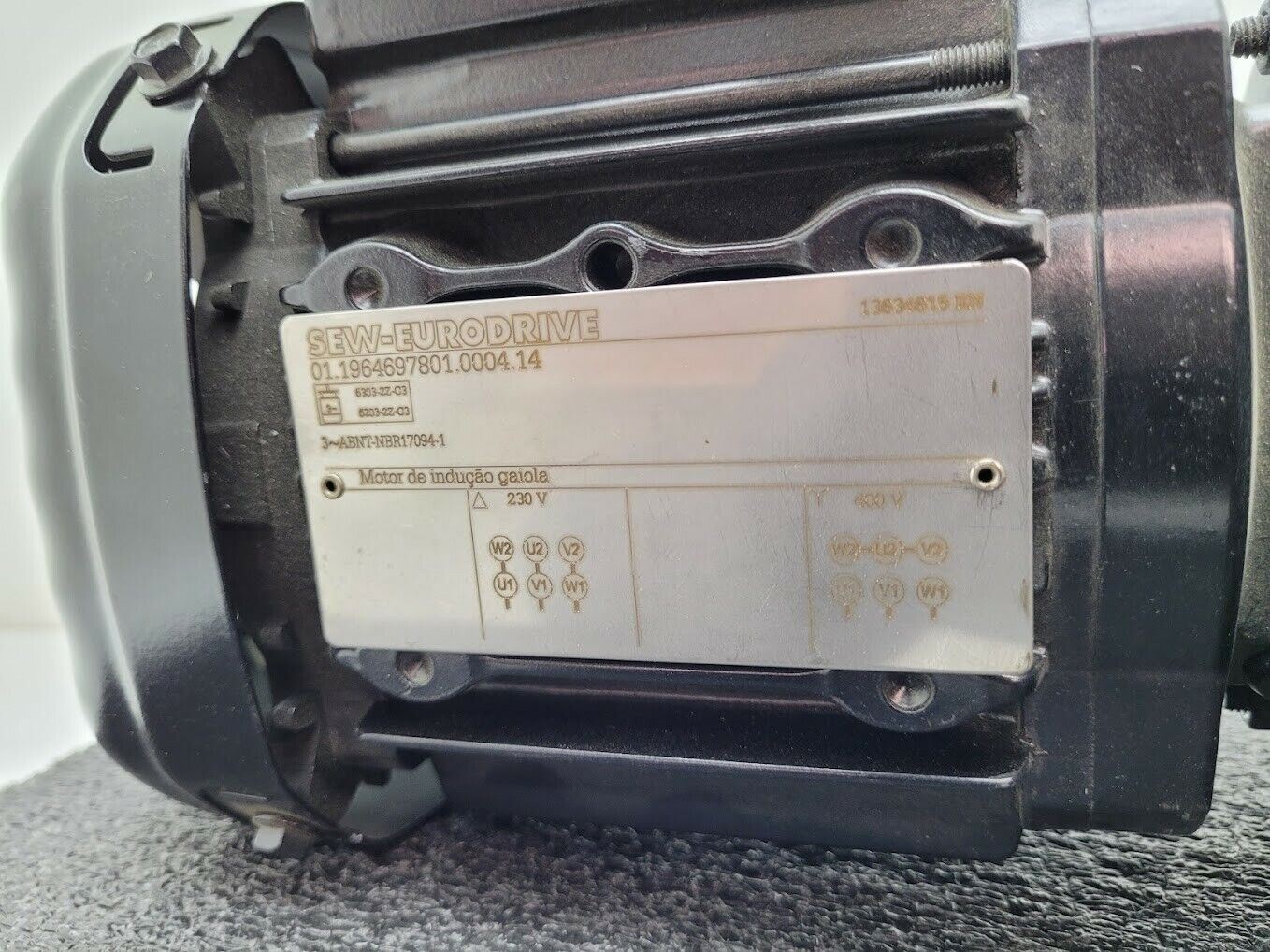 Sew-EuroDrive SAF47 DRS71S4 Gear Motor 32:1 Right Angle Gearhead 220-480V 3PH