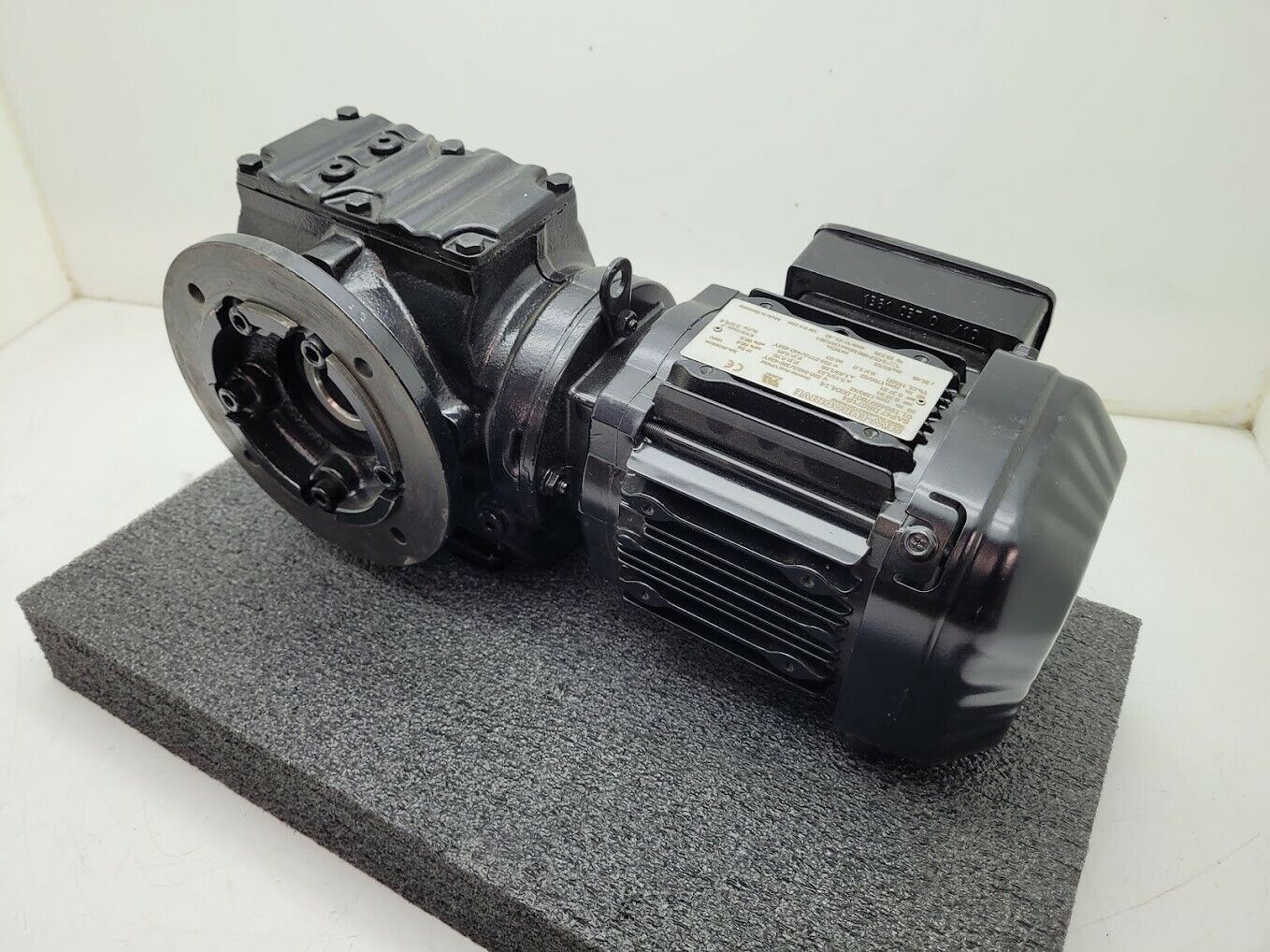 Sew-EuroDrive SAF47 DRS71S4 Gear Motor 32:1 Right Angle Gearhead 220-480V 3PH
