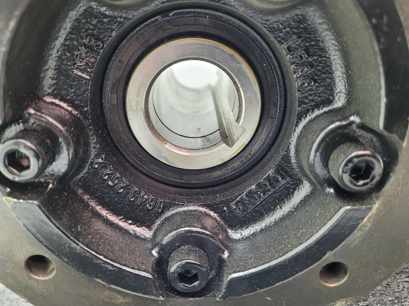 Sew-EuroDrive SAF47 DRS71S4 Gear Motor 32:1 Right Angle Gearhead 220-480V 3PH