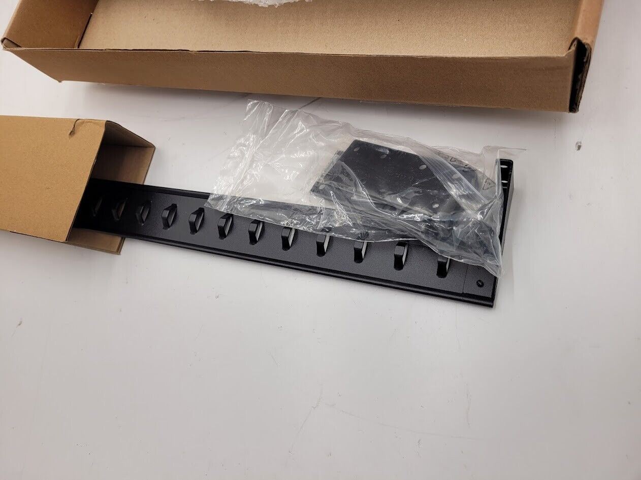 APC Schneider Electric Rack 16A PDU 1U Metered 8x C13S Outlets 208/230V AP7821 B