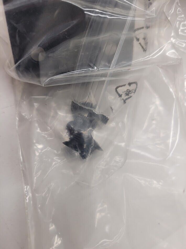 APC Schneider Electric Rack 16A PDU 1U Metered 8x C13S Outlets 208/230V AP7821 B