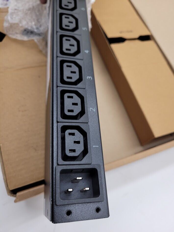 APC Schneider Electric Rack 16A PDU 1U Metered 8x C13S Outlets 208/230V AP7821 B