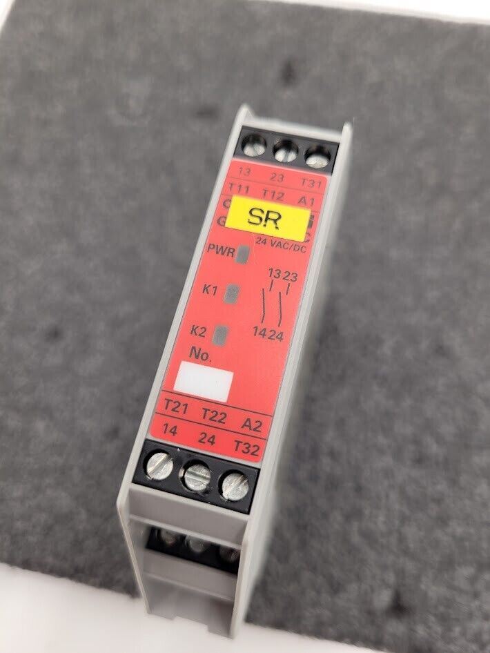 Omron STI Safety Control Relay G9SB-2002-C 24VAC/DC 250VAC 5A Contact 30VDC 5A
