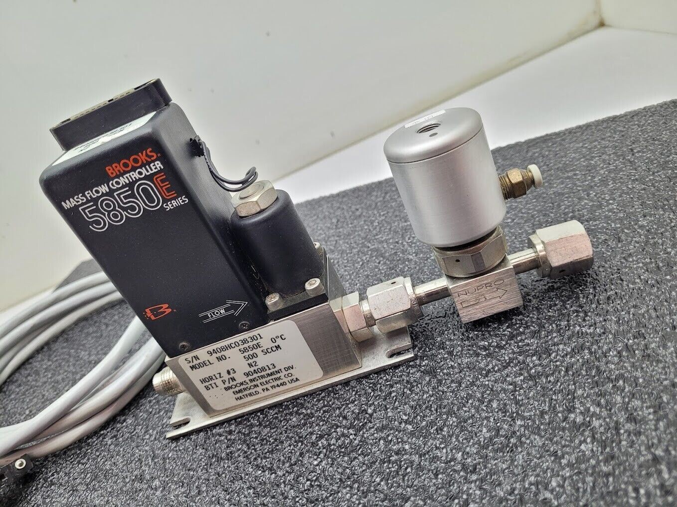 Brooks Instrument 5850E Mass Flow Controller MFC 5850E N2 Gas 500 SCCM 9040813