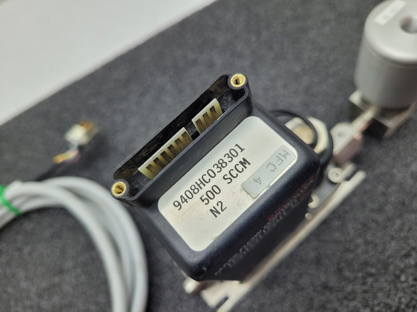 Brooks Instrument 5850E Mass Flow Controller MFC 5850E N2 Gas 500 SCCM 9040813