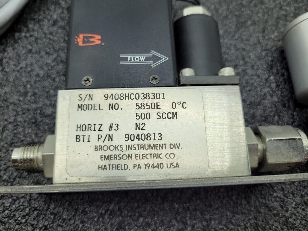 Brooks Instrument 5850E Mass Flow Controller MFC 5850E N2 Gas 500 SCCM 9040813