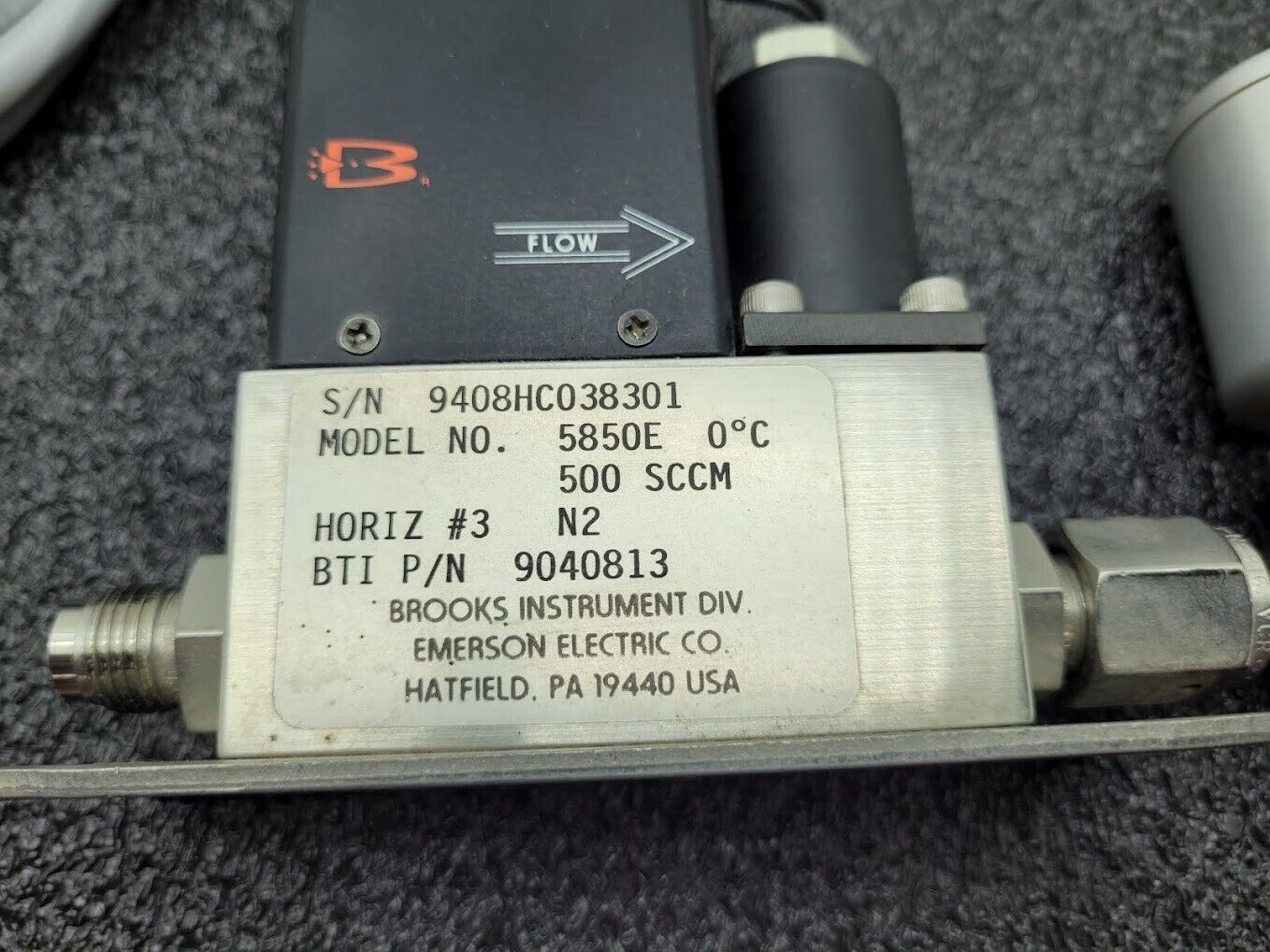 Brooks Instrument 5850E Mass Flow Controller MFC 5850E N2 Gas 500 SCCM 9040813