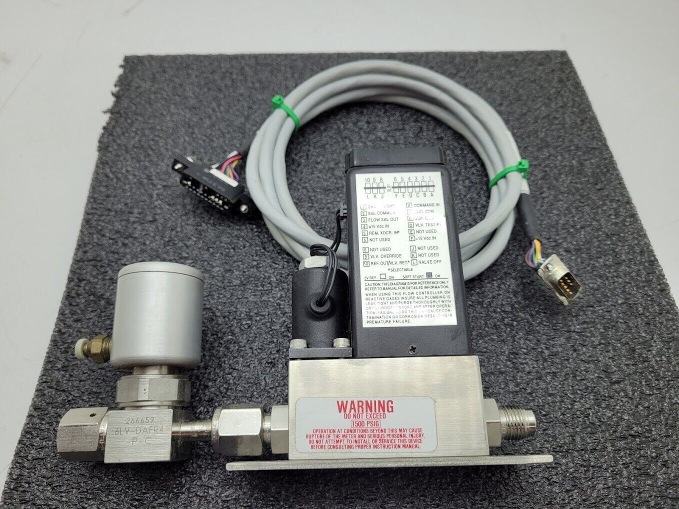 Brooks Instrument 5850E Mass Flow Controller MFC 5850E N2 Gas 500 SCCM 9040813