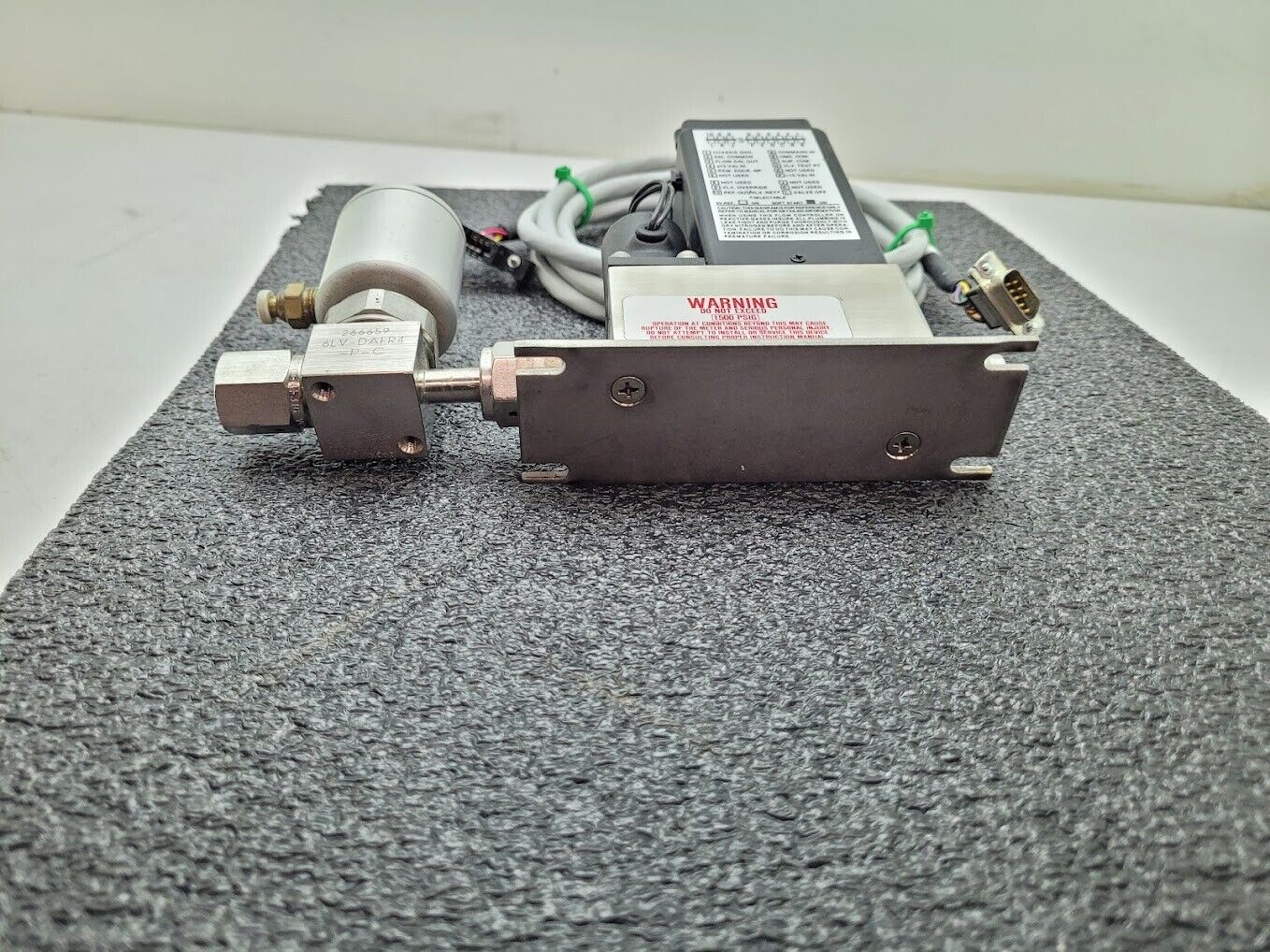 Brooks Instrument 5850E Mass Flow Controller MFC 5850E N2 Gas 500 SCCM 9040813