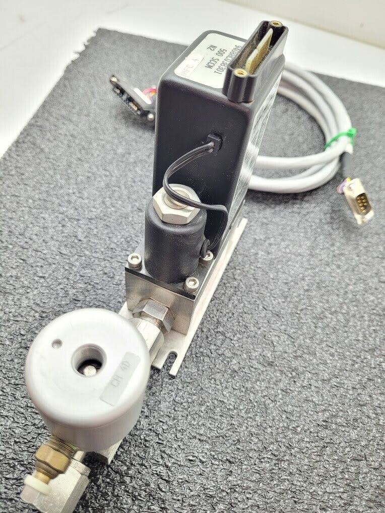 Brooks Instrument 5850E Mass Flow Controller MFC 5850E N2 Gas 500 SCCM 9040813