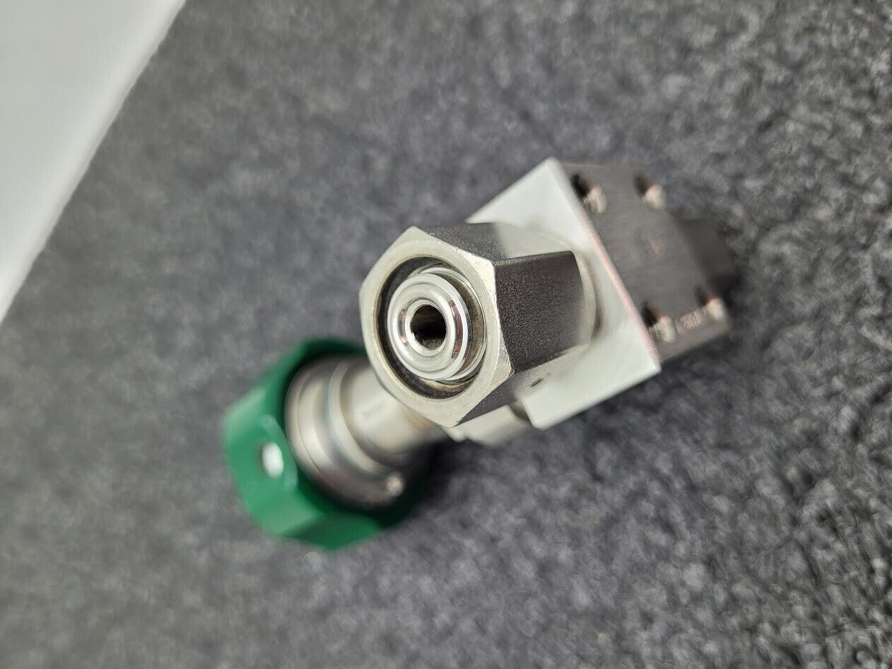 Swagelok 6LV-DAFR4-P-GR Manual Stainless Steel On/Off Gas Valve 006712 1/4" VCR