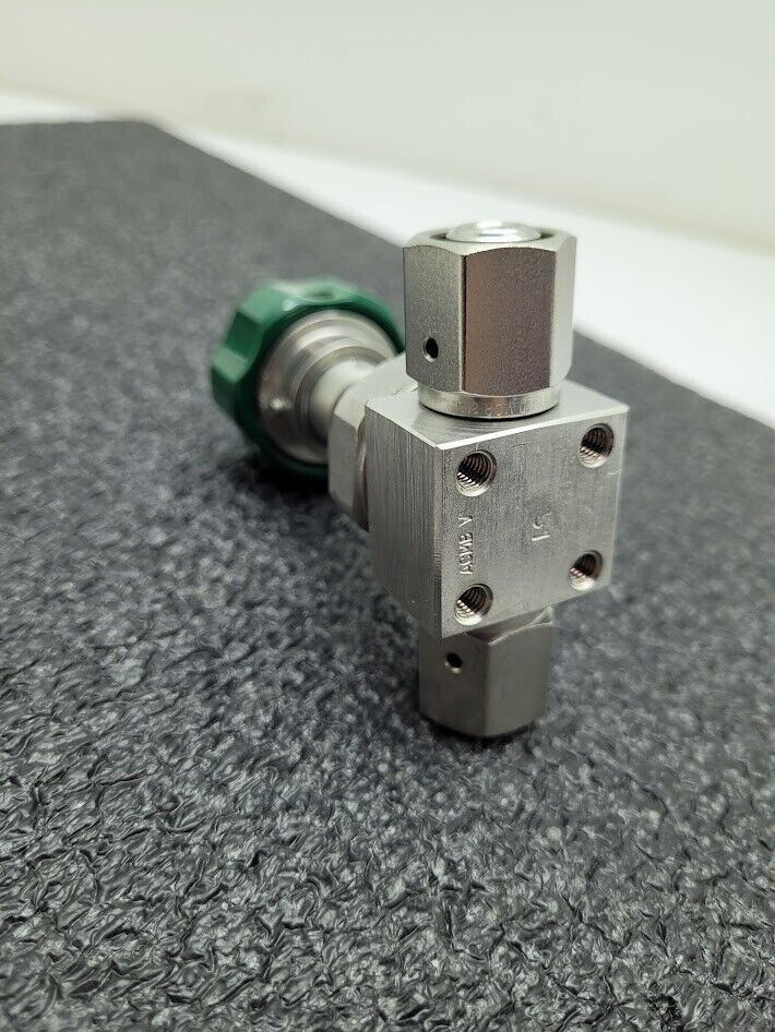 Swagelok 6LV-DAFR4-P-GR Manual Stainless Steel On/Off Gas Valve 006712 1/4" VCR