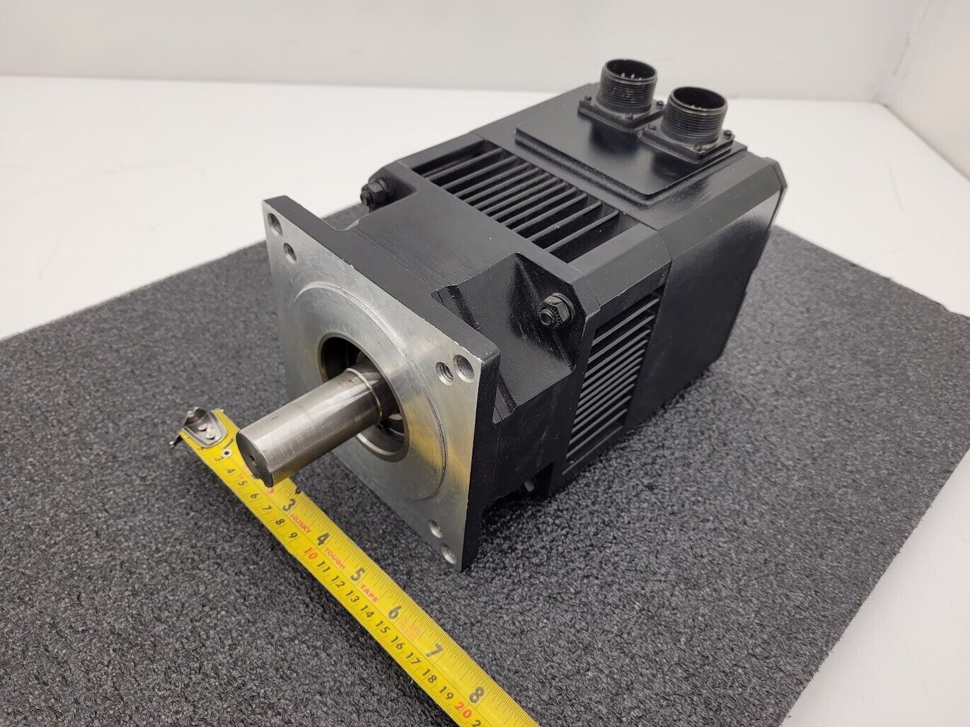 Pacific Scientific R63GENA-R2-NS-NV-00 3000RPM Brushless DC Servo Motor 2.1kW