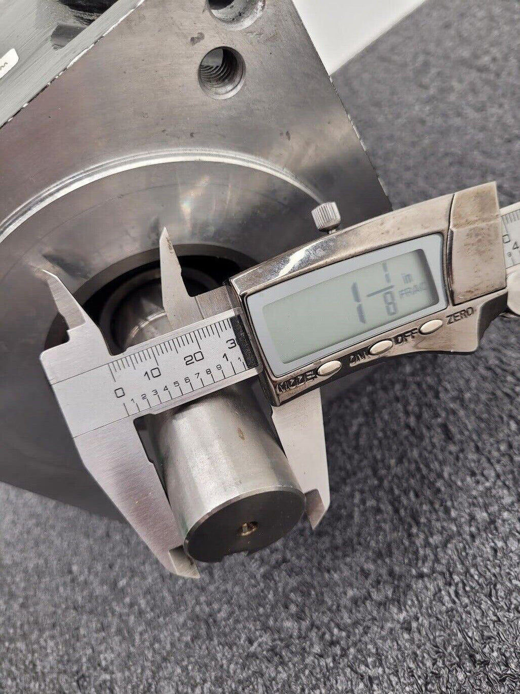 Pacific Scientific R63GENA-R2-NS-NV-00 3000RPM Brushless DC Servo Motor 2.1kW