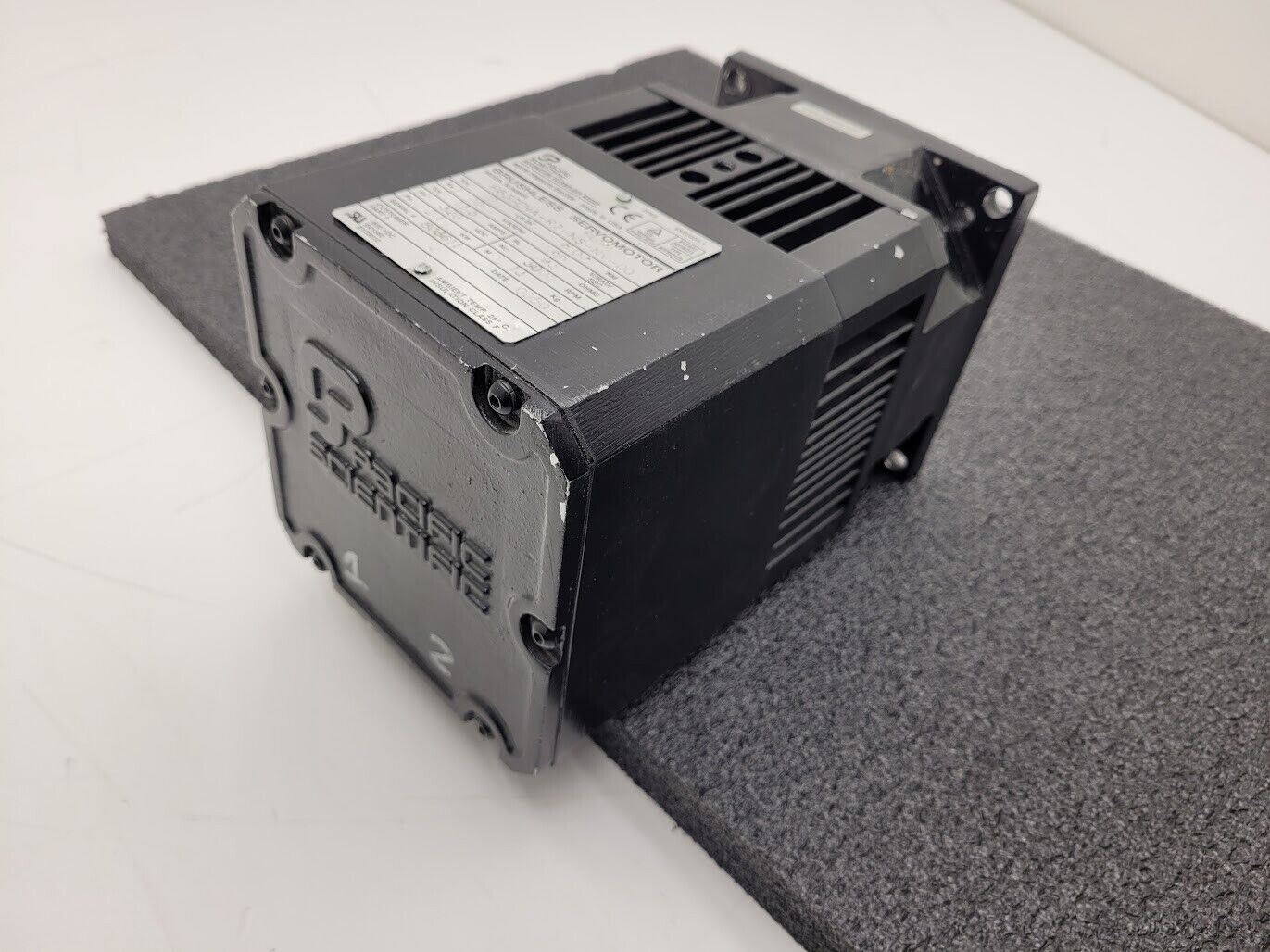 Pacific Scientific R63GENA-R2-NS-NV-00 3000RPM Brushless DC Servo Motor 2.1kW