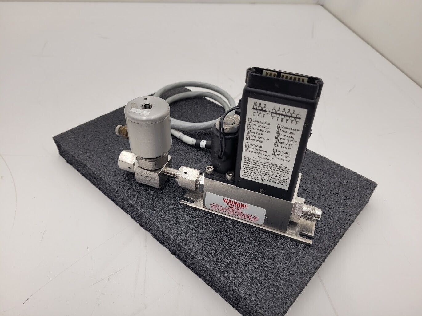 Brooks Instrument 5850E Mass Flow Controller MFC 5850E O2 Oxygen Gas 20 SLPM