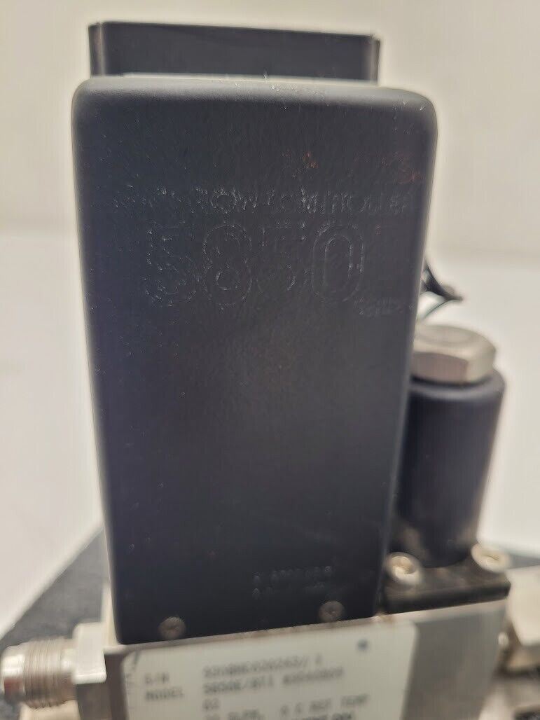 Brooks Instrument 5850E Mass Flow Controller MFC 5850E O2 Oxygen Gas 20 SLPM