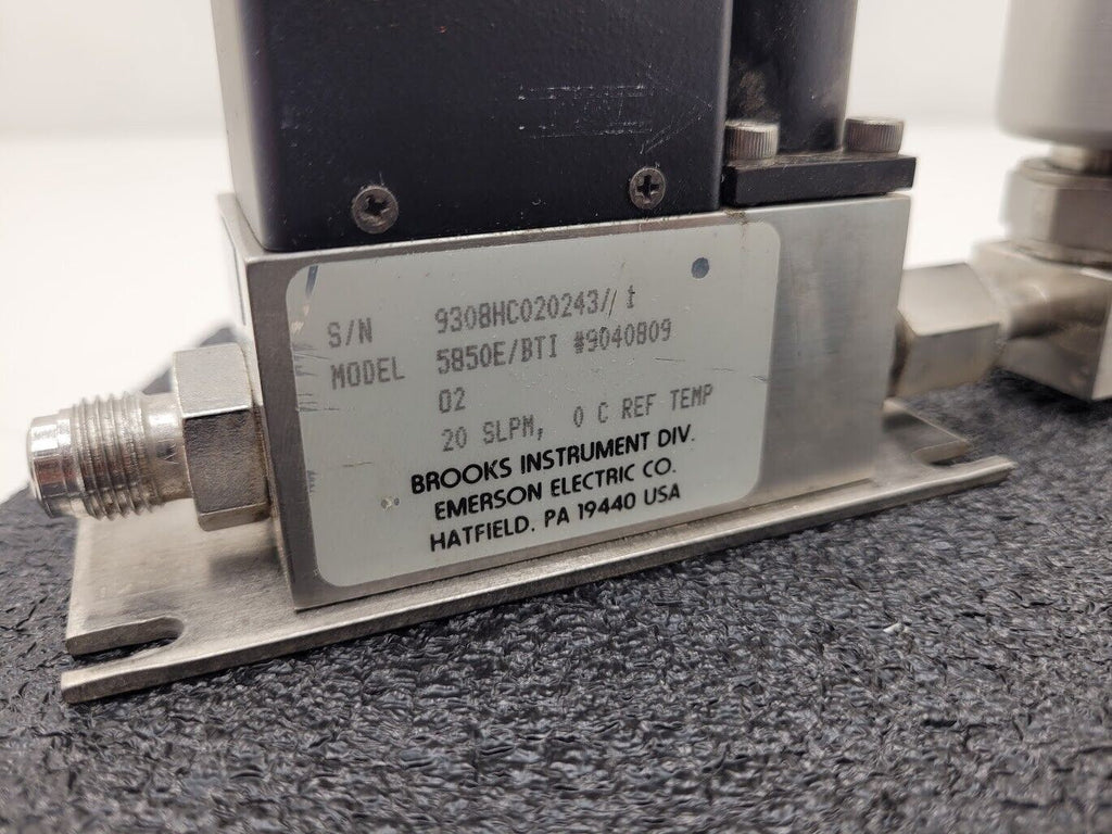Brooks Instrument 5850E Mass Flow Controller MFC 5850E O2 Oxygen Gas 20 SLPM