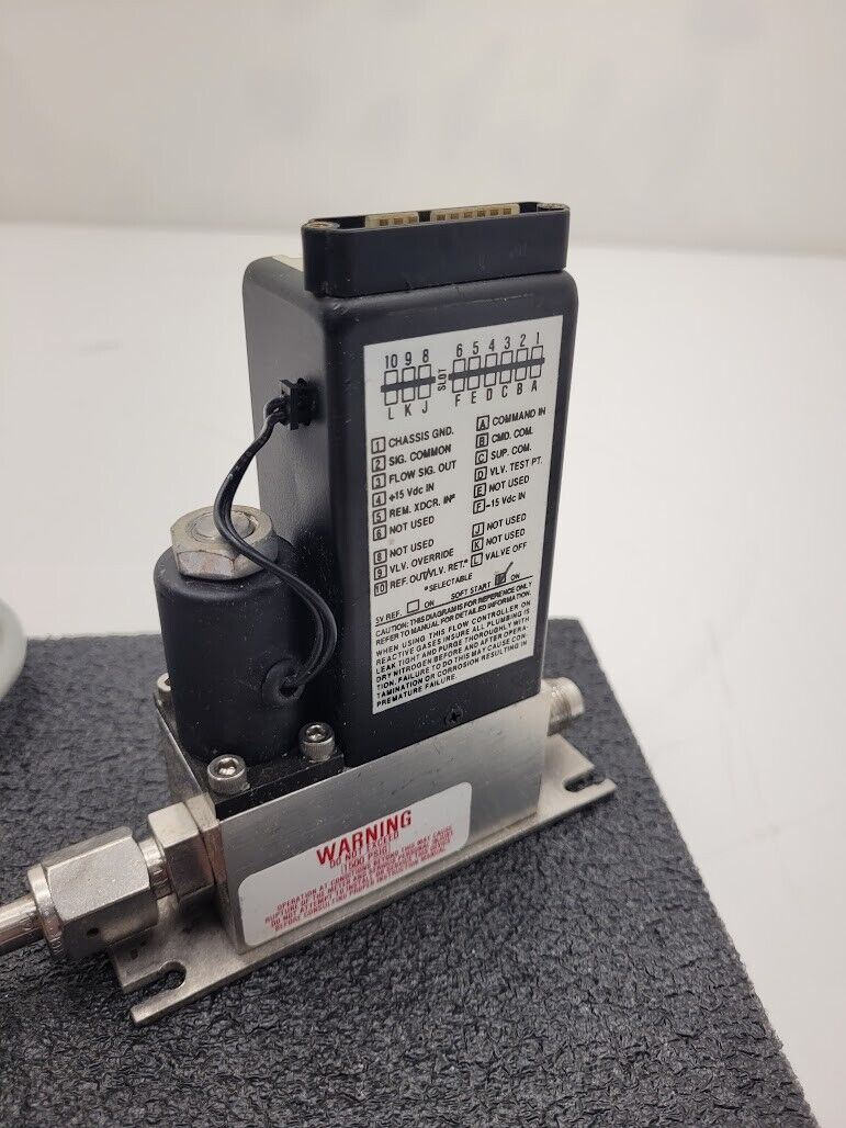 Brooks Instrument 5850E Mass Flow Controller MFC 5850E N2 Nitrogen Gas 20 SLPM