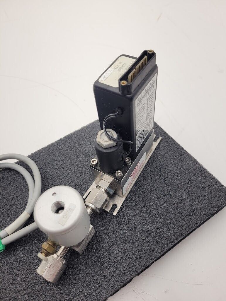 Brooks Instrument 5850E Mass Flow Controller MFC 5850E N2 Nitrogen Gas 20 SLPM