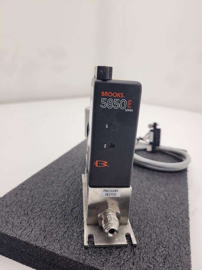 Brooks Instrument 5850E Mass Flow Controller MFC 5850E N2 Nitrogen Gas 20 SLPM
