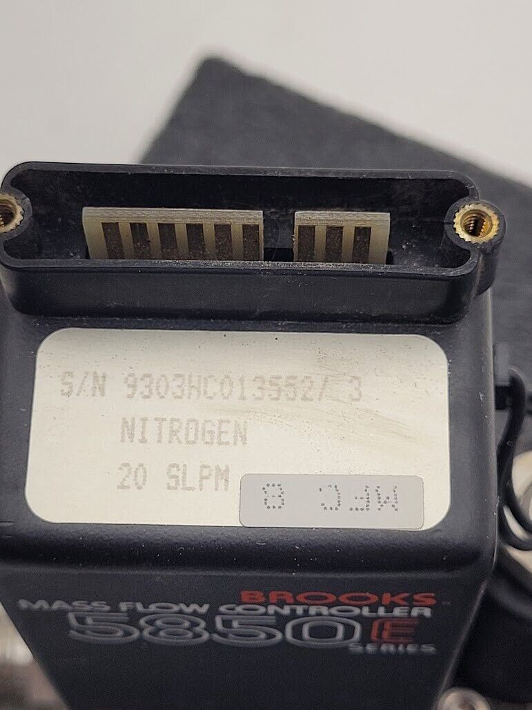 Brooks Instrument 5850E Mass Flow Controller MFC 5850E N2 Nitrogen Gas 20 SLPM
