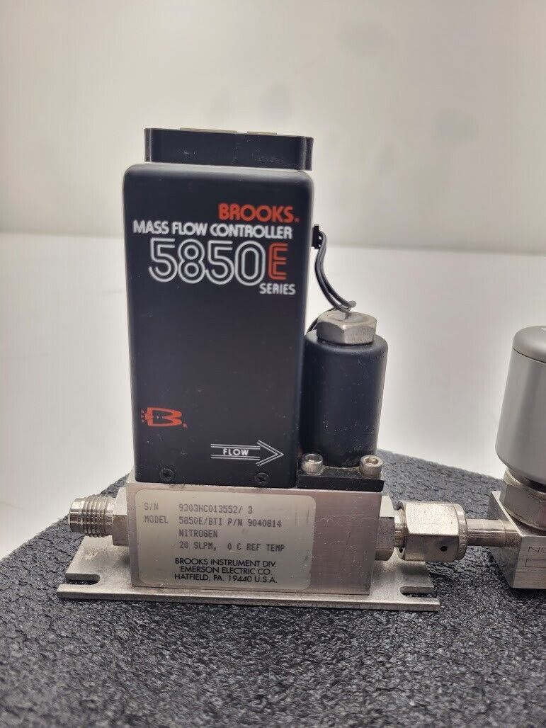 Brooks Instrument 5850E Mass Flow Controller MFC 5850E N2 Nitrogen Gas 20 SLPM