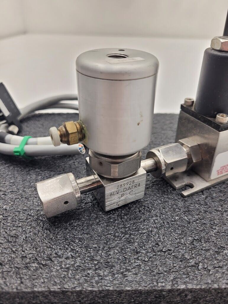 Brooks Instrument 5850E Mass Flow Controller MFC 5850E N2 Nitrogen Gas 20 SLPM