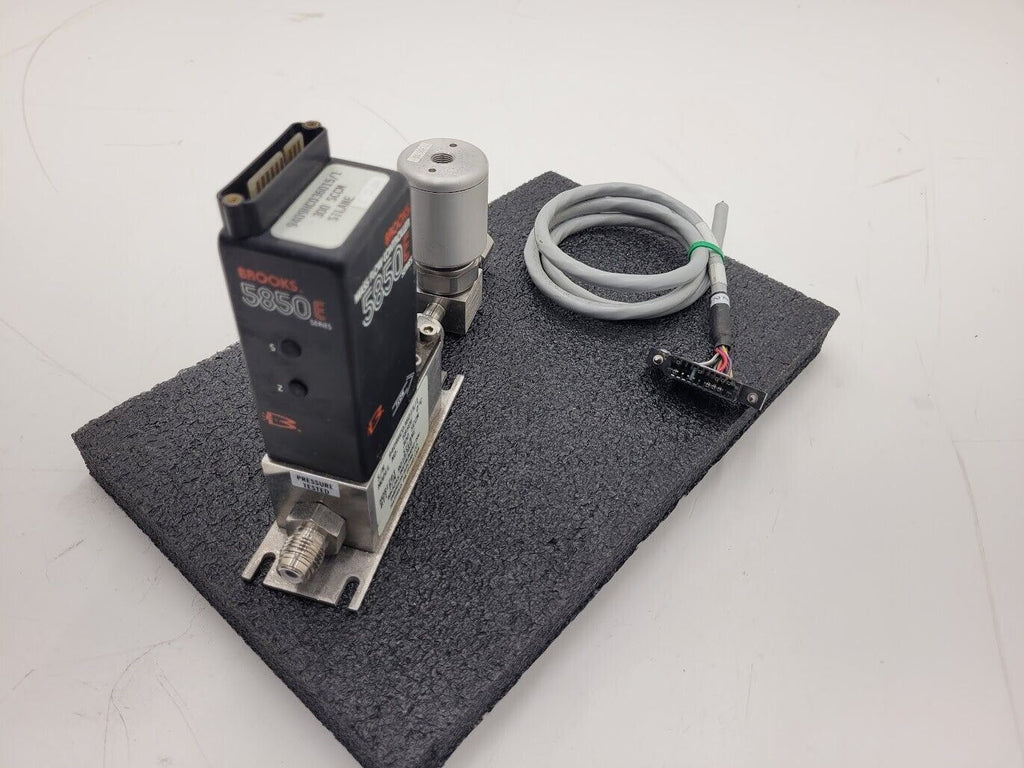 Brooks Instrument 5850E Mass Flow Controller MFC 5850E Silane SiH4 Gas 300 SCCM