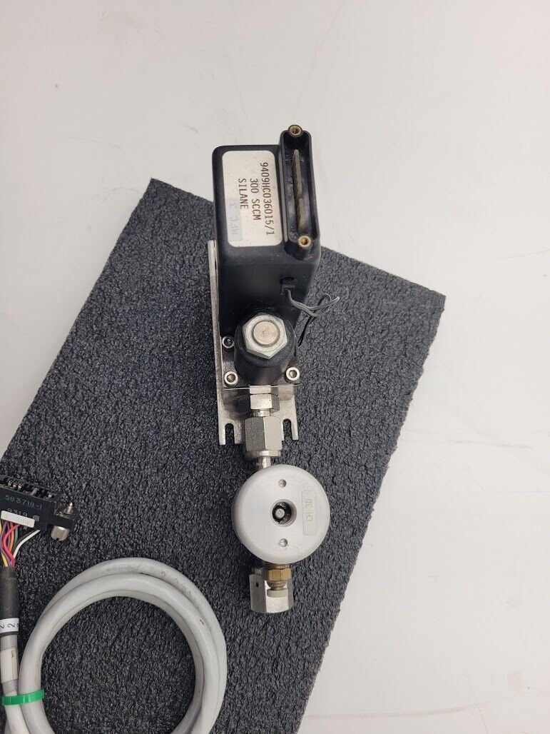 Brooks Instrument 5850E Mass Flow Controller MFC 5850E Silane SiH4 Gas 300 SCCM