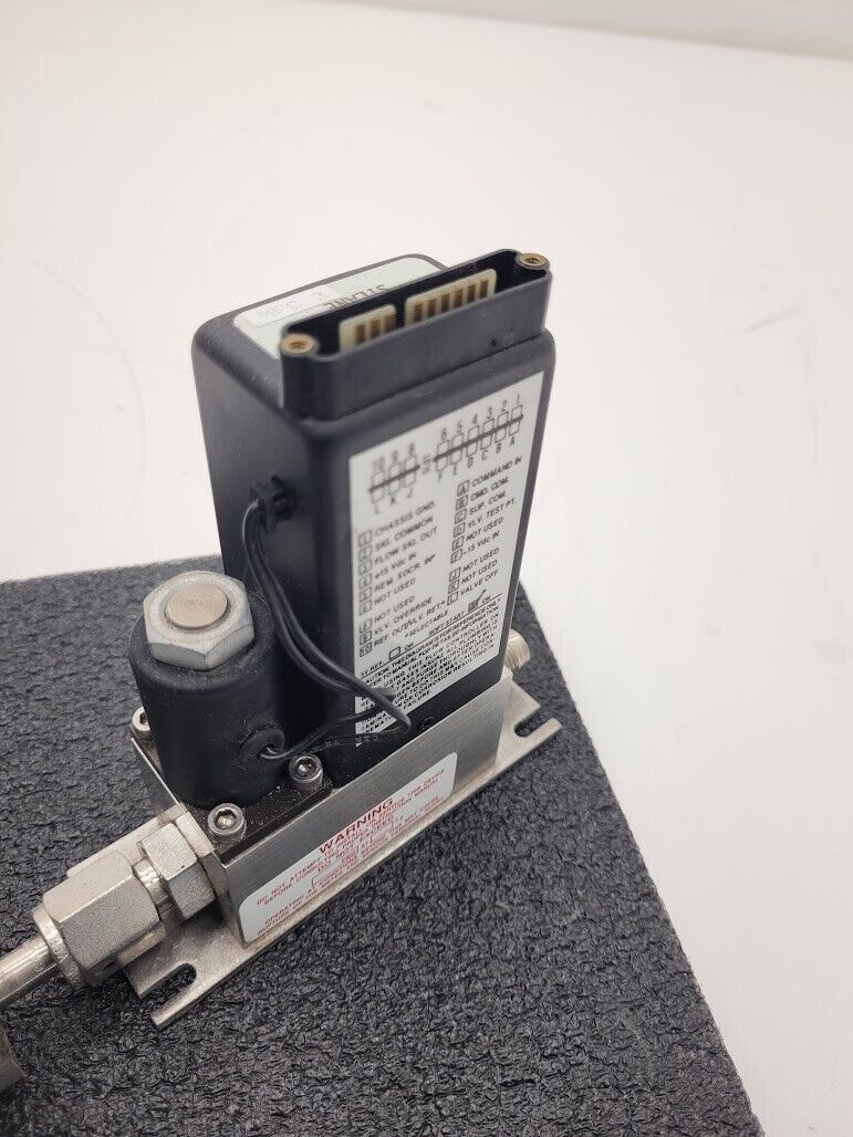 Brooks Instrument 5850E Mass Flow Controller MFC 5850E Silane SiH4 Gas 300 SCCM