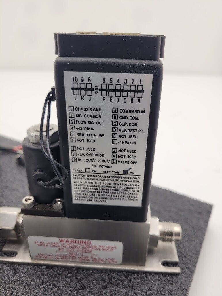 Brooks Instrument 5850E Mass Flow Controller MFC 5850E Silane SiH4 Gas 300 SCCM
