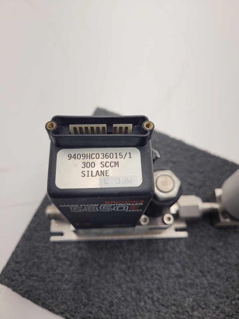 Brooks Instrument 5850E Mass Flow Controller MFC 5850E Silane SiH4 Gas 300 SCCM