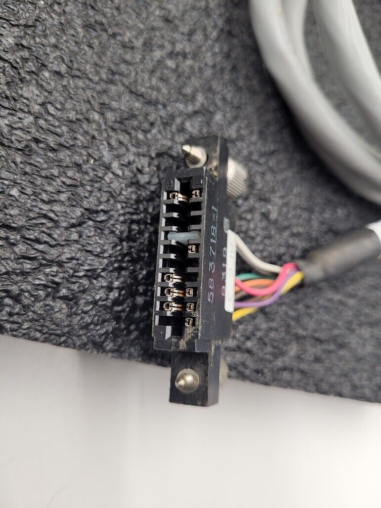 Brooks Instrument 5850E Mass Flow Controller MFC 5850E Silane SiH4 Gas 300 SCCM