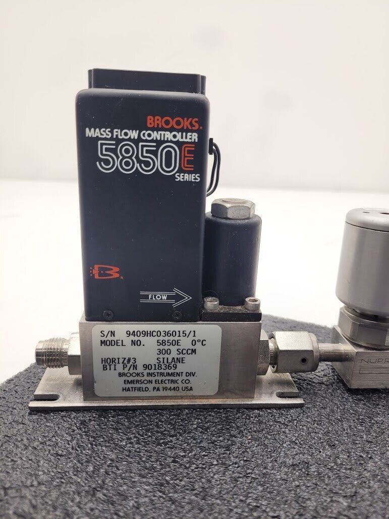 Brooks Instrument 5850E Mass Flow Controller MFC 5850E Silane SiH4 Gas 300 SCCM