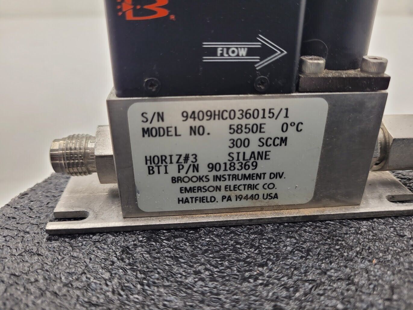 Brooks Instrument 5850E Mass Flow Controller MFC 5850E Silane SiH4 Gas 300 SCCM