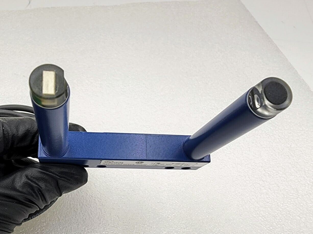 Telemecanique XUVR0605PANM8 Photoelectric Fork Sensor w Female to Male M8 Cable
