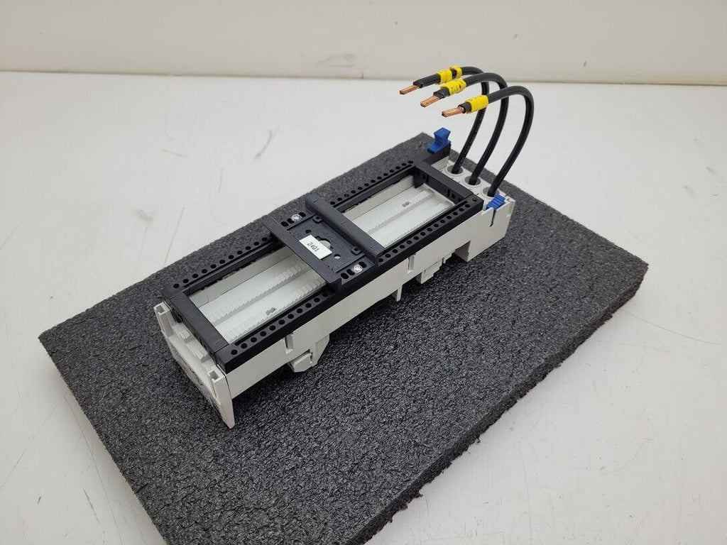 Rittal SV9340.460 OM 3 Phase 3PH Bus Bar Adaptor 690VAC Max 32A max 10 AWG DIN