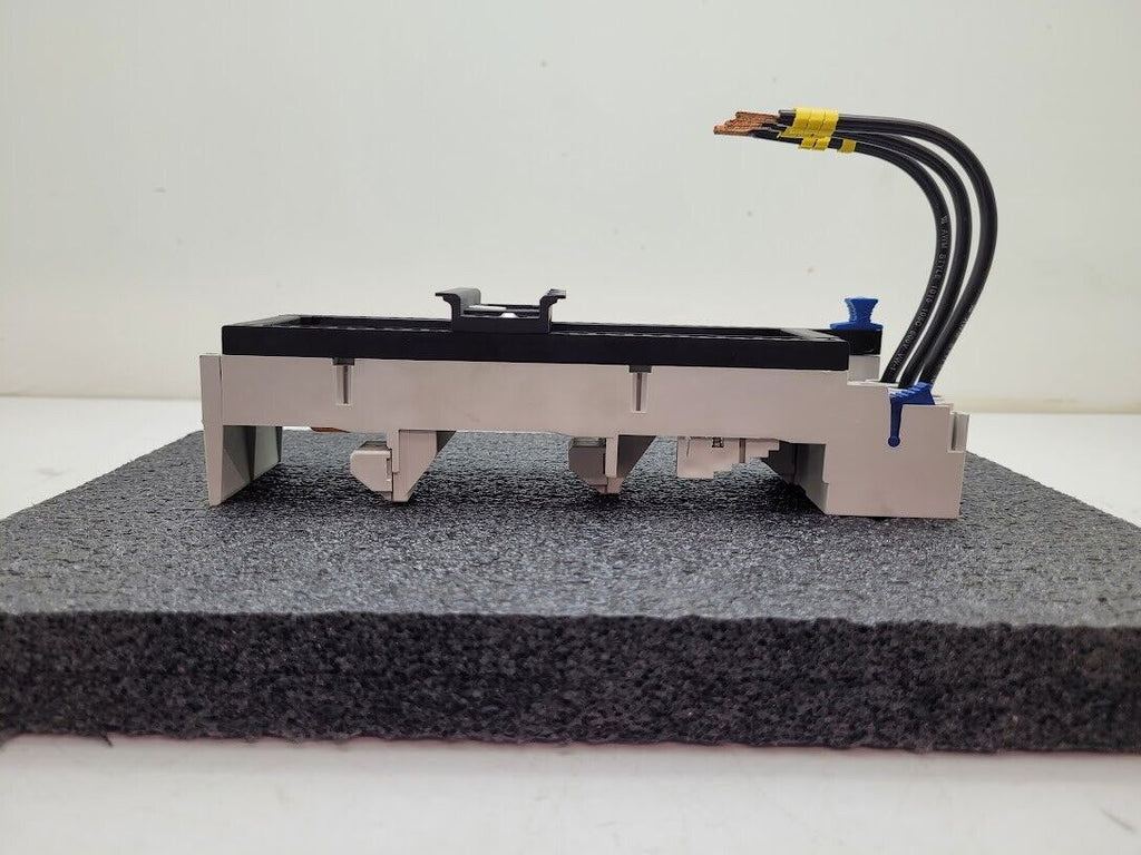 Rittal SV9340.460 OM 3 Phase 3PH Bus Bar Adaptor 690VAC Max 32A max 10 AWG DIN