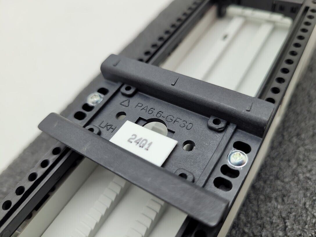 Rittal SV9340.460 OM 3 Phase 3PH Bus Bar Adaptor 690VAC Max 32A max 10 AWG DIN