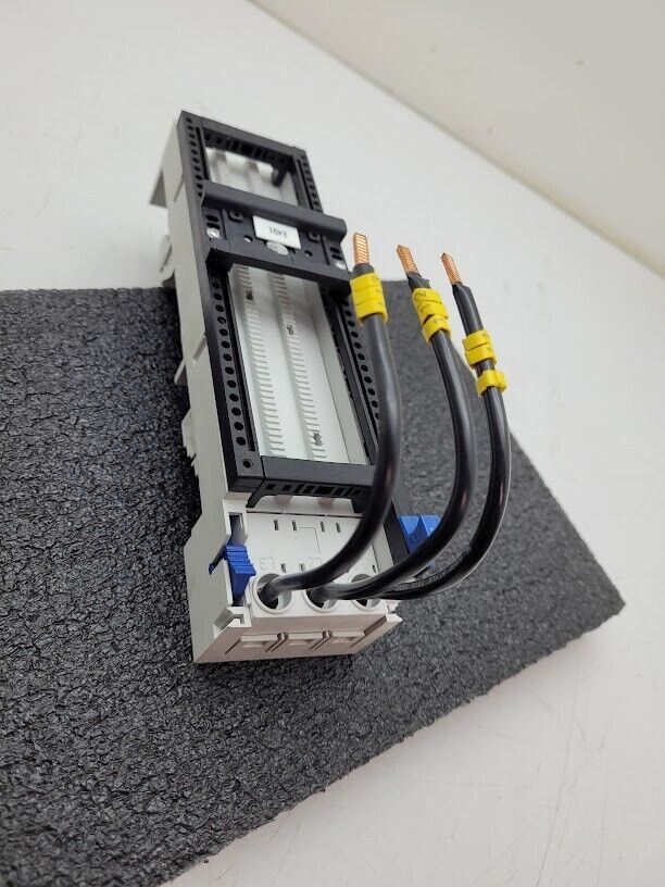 Rittal SV9340.460 OM 3 Phase 3PH Bus Bar Adaptor 690VAC Max 32A max 10 AWG DIN